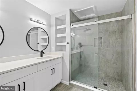 Bath - 9303 Macswain Pl, Springfield, VA 22153 photo 2 of 5