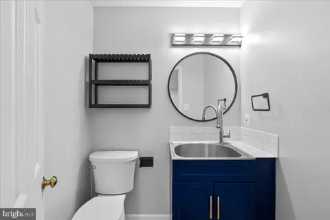 Bath - 9303 Macswain Pl, Springfield, VA 22153 photo 5 of 5