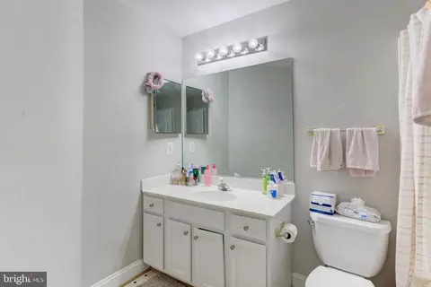 Bath - 7708 Tanner Robert Ct, Springfield, VA 22153 photo 3 of 4