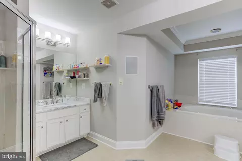 Bath - 7708 Tanner Robert Ct, Springfield, VA 22153 photo 2 of 4