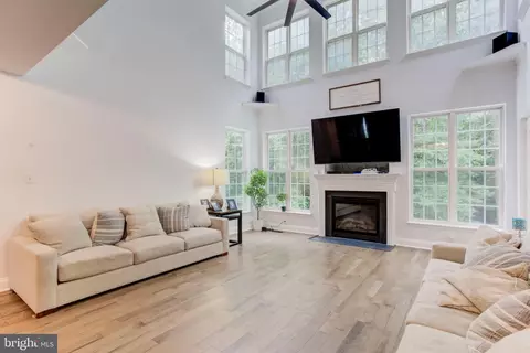 Living - 7708 Tanner Robert Ct, Springfield, VA 22153 photo 2 of 4