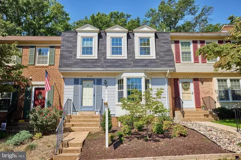 2788 Knollside Ln, Vienna, VA 22180