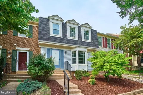 2788 Knollside Ln, Vienna, VA 22180