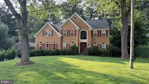 7822 Thor Dr, Annandale, VA 22003