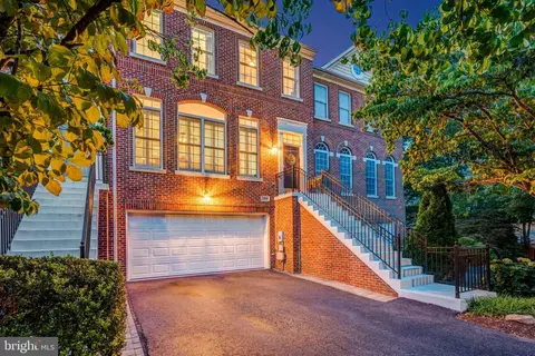 11604 Park Vista Blvd, Fairfax, VA 22030