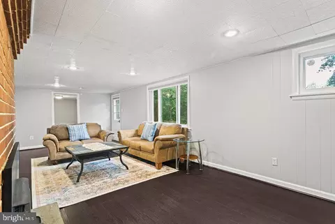 Living - 7600 Hamlet St, Springfield, VA 22151 photo 2 of 3