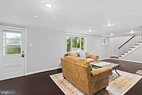 Living - 7600 Hamlet St, Springfield, VA 22151 photo 3 of 3