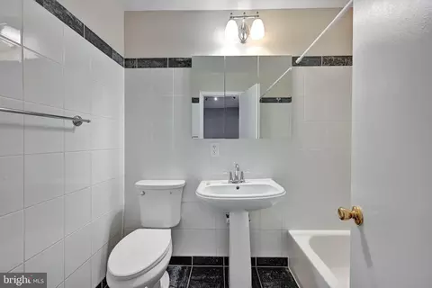 Bath - 8069 Powderbrook Ln, Springfield, VA 22153 photo 2 of 3