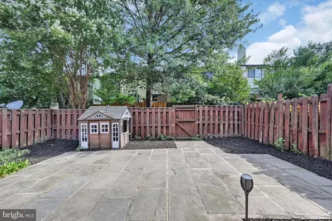 Exterior - 8069 Powderbrook Ln, Springfield, VA 22153 photo 4 of 4
