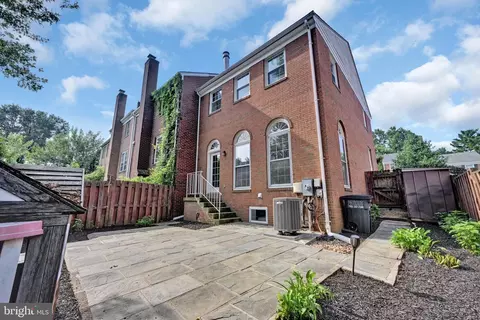 Exterior - 8069 Powderbrook Ln, Springfield, VA 22153 photo 2 of 4