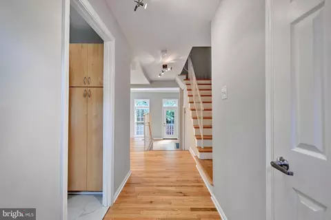 Entry Way - 8069 Powderbrook Ln, Springfield, VA 22153 photo 2 of 4