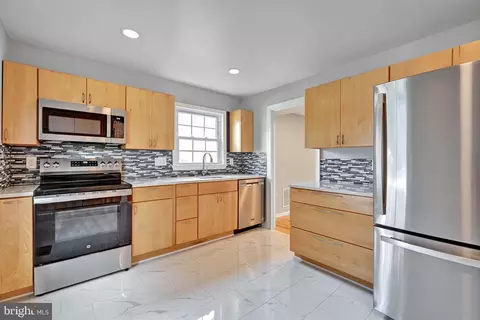 Kitchen - 8069 Powderbrook Ln, Springfield, VA 22153 photo 2 of 4