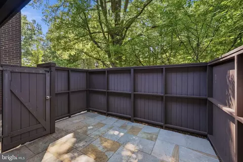 Exterior - 2017 Wethersfield Ct, Reston, VA 20191 photo 9 of 11