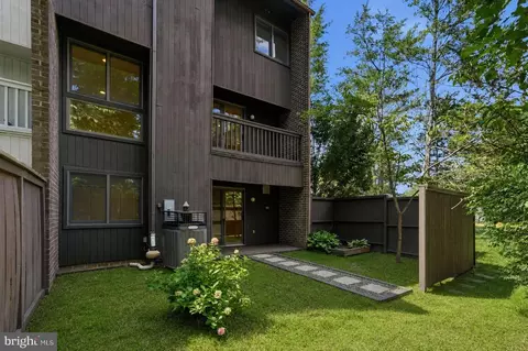 Exterior - 2017 Wethersfield Ct, Reston, VA 20191 photo 11 of 11