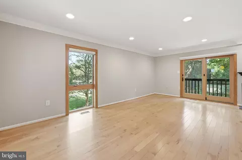 Living - 2017 Wethersfield Ct, Reston, VA 20191 photo 2 of 12