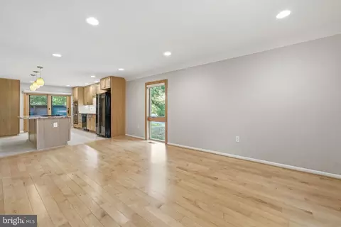 Living - 2017 Wethersfield Ct, Reston, VA 20191 photo 7 of 12