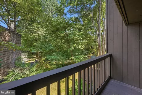 Exterior - 2017 Wethersfield Ct, Reston, VA 20191 photo 10 of 11