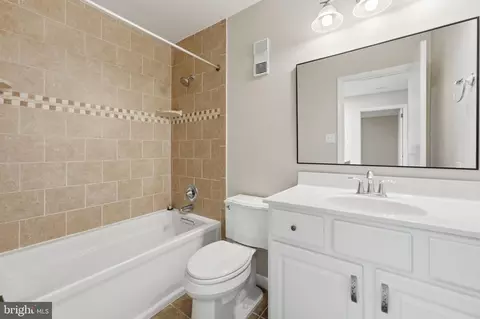 Bath - 2017 Wethersfield Ct, Reston, VA 20191 photo 1 of 4