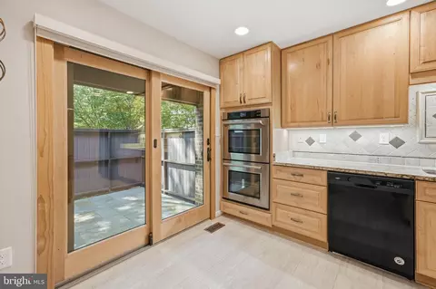 Kitchen - 2017 Wethersfield Ct, Reston, VA 20191 photo 4 of 5