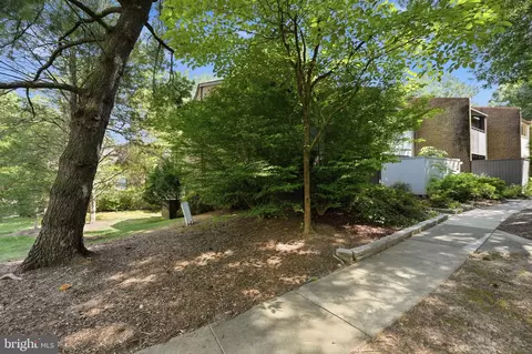 Exterior - 2017 Wethersfield Ct, Reston, VA 20191 photo 5 of 11