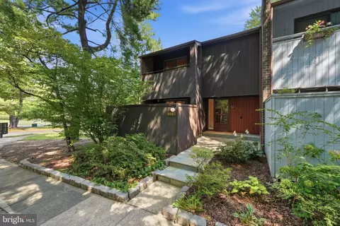 Exterior - 2017 Wethersfield Ct, Reston, VA 20191 photo 2 of 11