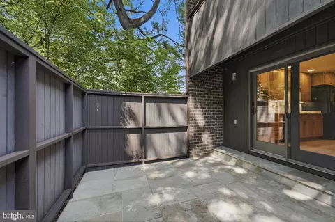 Exterior - 2017 Wethersfield Ct, Reston, VA 20191 photo 8 of 11