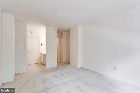 Living - 1808 Old Meadow Rd #404, Mclean, VA 22102 photo 4 of 4