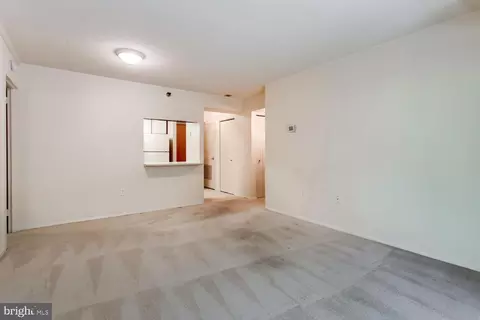 Living - 1808 Old Meadow Rd #404, Mclean, VA 22102 photo 2 of 4