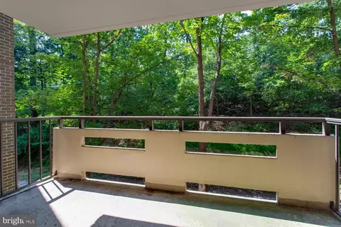 Exterior - 1808 Old Meadow Rd #404, Mclean, VA 22102 photo 1 of 6