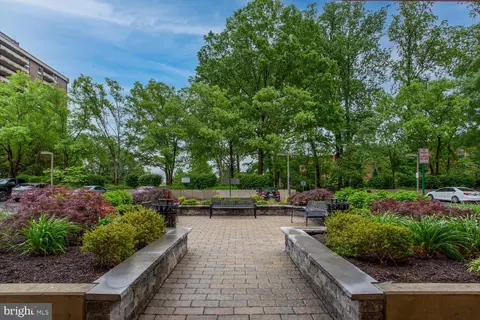 Exterior - 1808 Old Meadow Rd #404, Mclean, VA 22102 photo 4 of 6