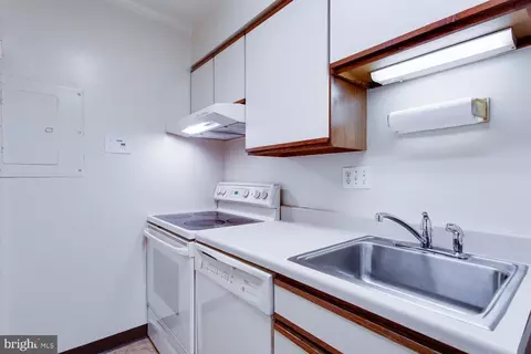 Kitchen - 1808 Old Meadow Rd #404, Mclean, VA 22102 photo 1 of 1