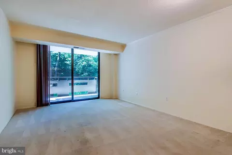 Living - 1808 Old Meadow Rd #404, Mclean, VA 22102 photo 1 of 4