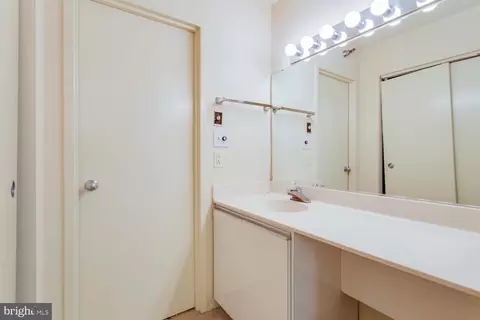 Bath - 1808 Old Meadow Rd #404, Mclean, VA 22102 photo 1 of 2