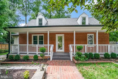 7318 Poplar Ct, Falls Church, VA 22042