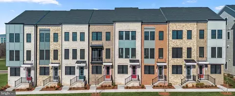 2700 River Birch Rd, Herndon, VA 20171