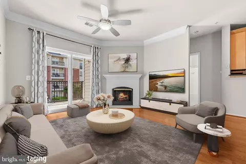Living - 1570 Spring Gate Dr #7203, Mclean, VA 22102 photo 4 of 9