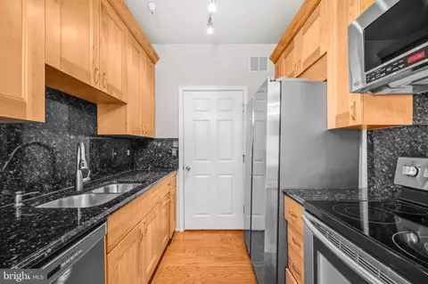 Kitchen - 1570 Spring Gate Dr #7203, Mclean, VA 22102 photo 2 of 3