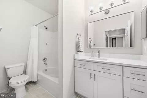 Bath - 1570 Spring Gate Dr #7203, Mclean, VA 22102 photo 1 of 3