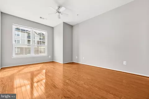 Living - 1570 Spring Gate Dr #7203, Mclean, VA 22102 photo 8 of 9