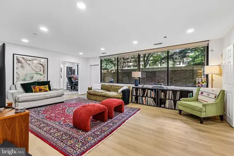 3709 S George Mason Dr #T14E, Falls Church, VA 22041