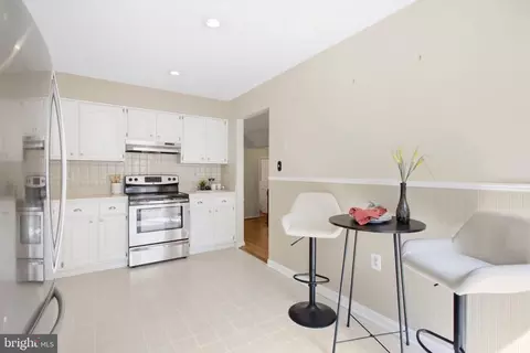 Kitchen - 8111 Squirrel Run Rd, Springfield, VA 22152 photo 5 of 7