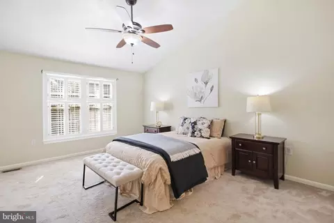 Bedroom - 8111 Squirrel Run Rd, Springfield, VA 22152 photo 3 of 8