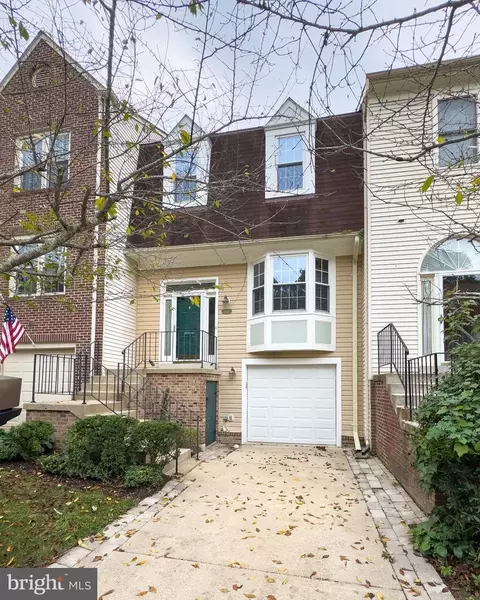 Exterior - 8111 Squirrel Run Rd, Springfield, VA 22152 photo 5 of 13