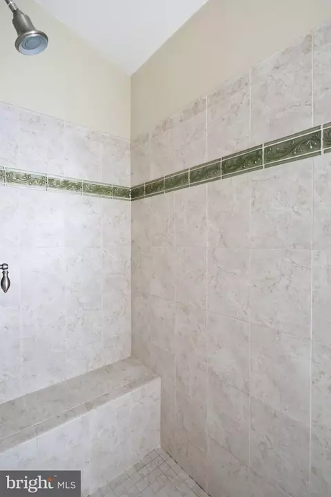Bath - 8111 Squirrel Run Rd, Springfield, VA 22152 photo 5 of 7