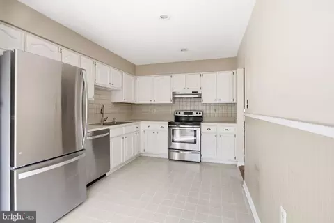 Kitchen - 8111 Squirrel Run Rd, Springfield, VA 22152 photo 7 of 7