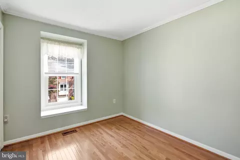 Bedroom - 8111 Squirrel Run Rd, Springfield, VA 22152 photo 6 of 8