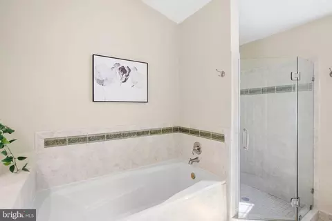 Bath - 8111 Squirrel Run Rd, Springfield, VA 22152 photo 2 of 7