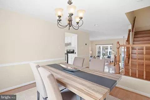 Dining - 8111 Squirrel Run Rd, Springfield, VA 22152 photo 3 of 4