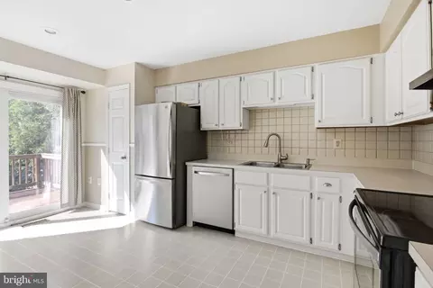 Kitchen - 8111 Squirrel Run Rd, Springfield, VA 22152 photo 6 of 7