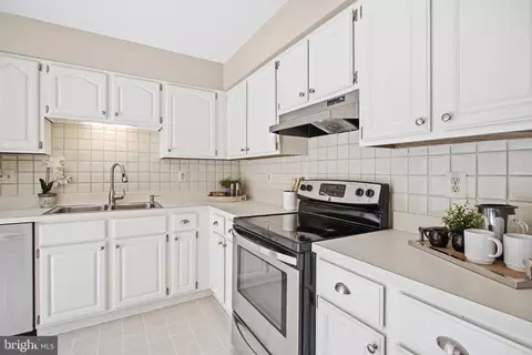 Kitchen - 8111 Squirrel Run Rd, Springfield, VA 22152 photo 2 of 7